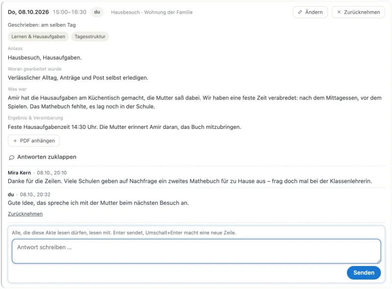 Unter jeder Dokumentation kann das Team antworten, und alle mit Zugriff auf die Akte lesen mit.